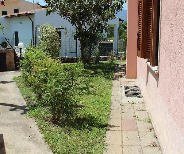 La Giara D'ambra Garden House سان تيودورو